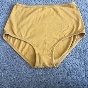 ARQ size XL, high rise, GOLDEN color